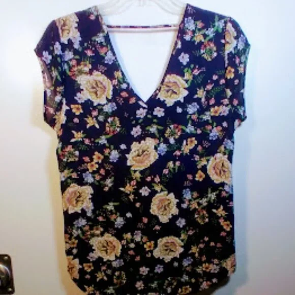 HALOGEN Navy with Floral Print Double V-Neck Top with Cap Sleeves: Size: S - Picture 7 of 13